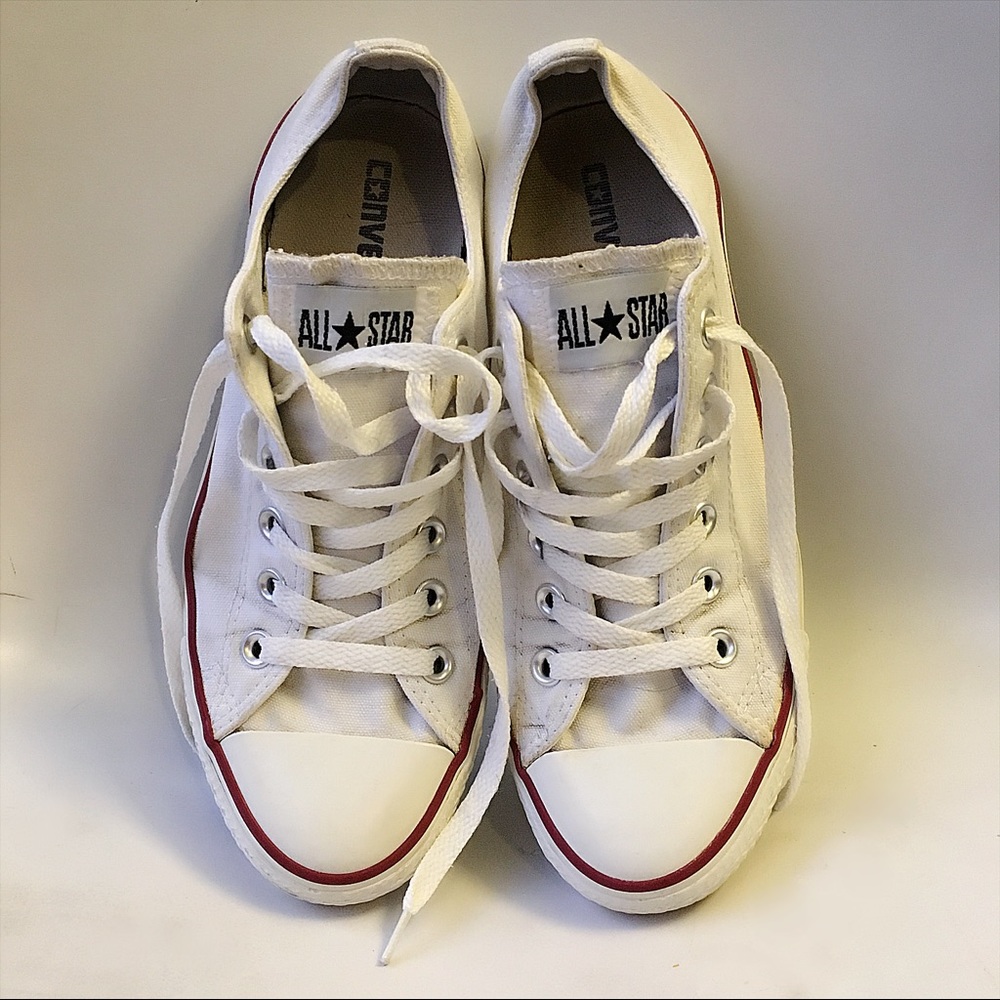 White Converse Chuck Taylor All⭐️Stars Low Tops